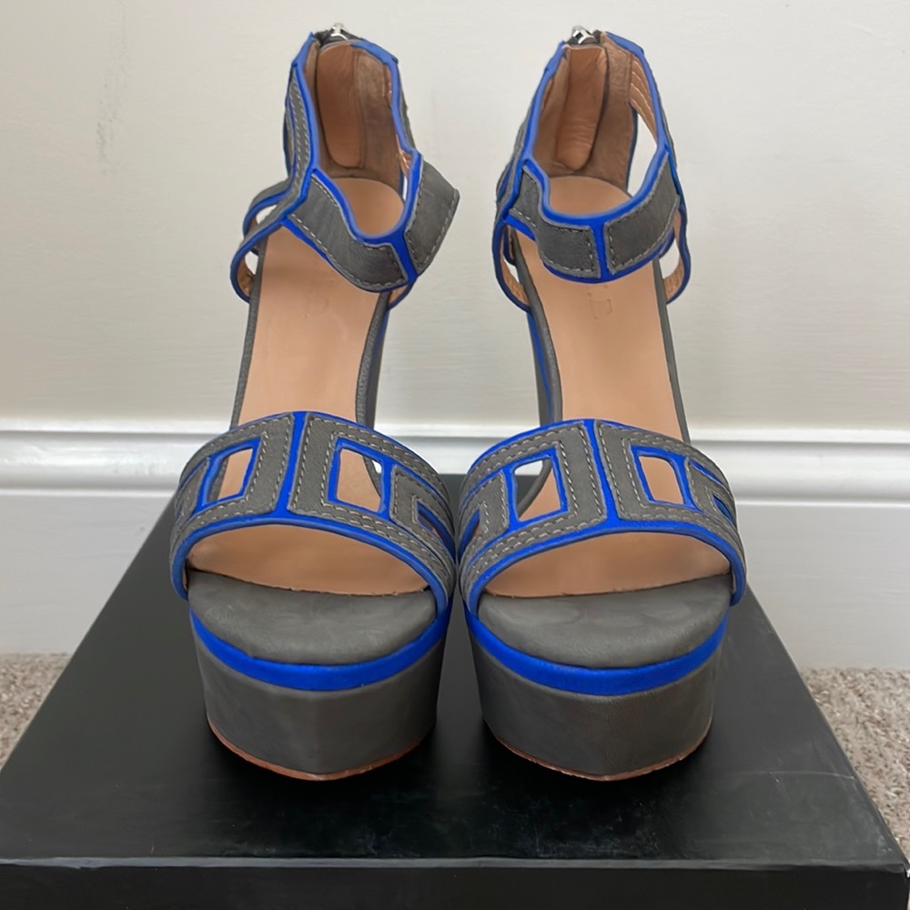 L.A.M.B. IVA platform wedge sandals, Gray/Blue, Size 8.5, New in Box